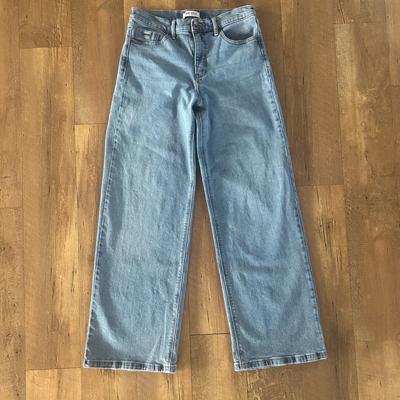 Nine West Denim - Nine West Wide Leg Jeans Size 4 Mid Rise Light Wash Denim